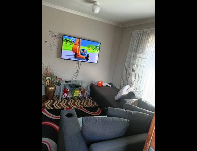 2 BEDROOM HOUSE FOR SALE IN CLOVERDENE